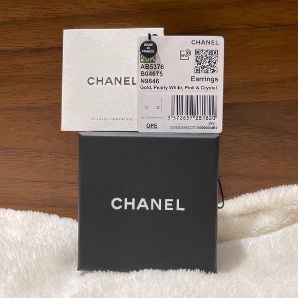 SOLD Chanel 20K CC Earrings - Picture 4 of 4